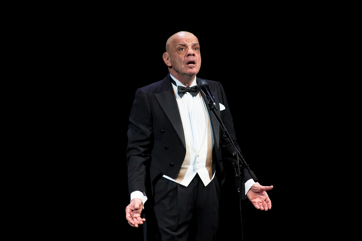 поэтический моноспектакль "над балаганом небо. райкин моноспектакль. константин райкин моноспектакль. райкин моноспектакль. константин райкин сатирикон.