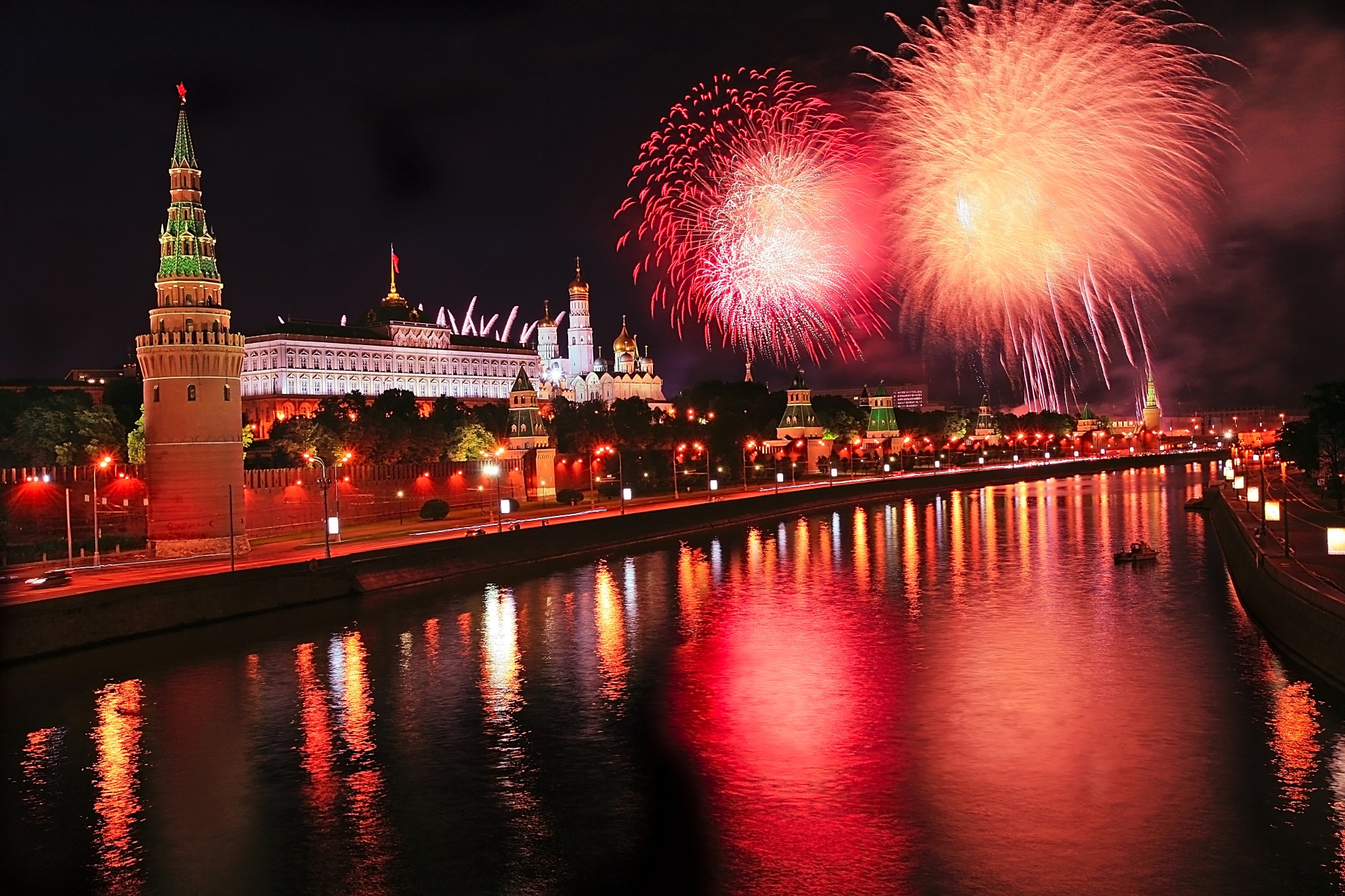 Картинка салют над москвой