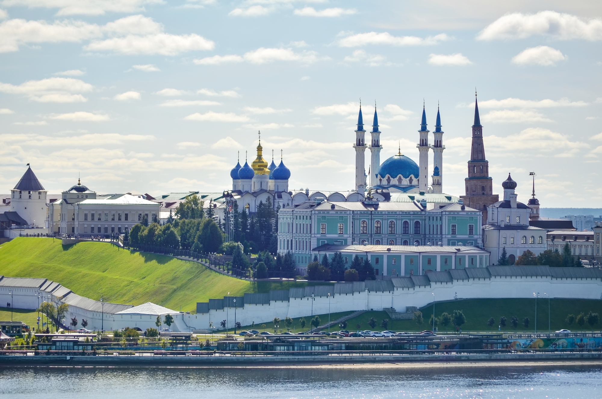 Отправить казань. Казанский Кремль ЮНЕСКО. Смотровая площадка Казанского Кремля. Казань панорама. Казань Кремль небо синий.