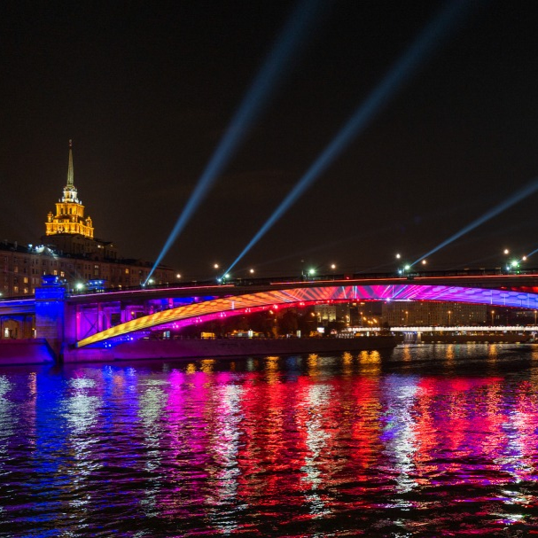 Смоленский мост. Смоленский метромост световое шоу. Смоленский мост в Москве. Смоленский мост в Москве световое шоу. Смоленский мост в Москве вечером.