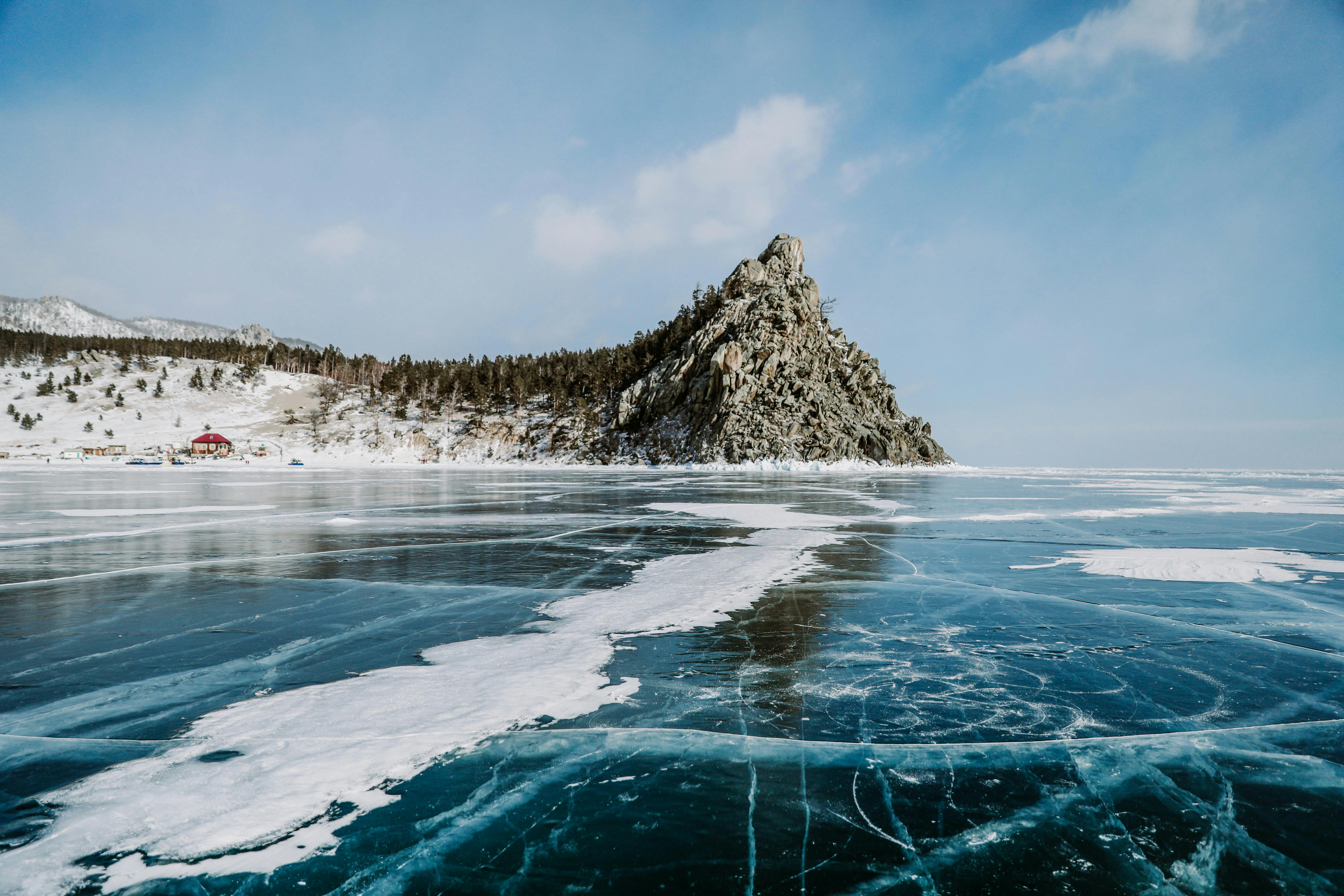 Прозрачный лёд Байкала