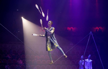 цирк багдасаровых. новогодняя елка в цирке автово отзывы. новогодняя елка в цирке автово отзывы. цирк в автово представление. цирк в автово новогоднее представление.