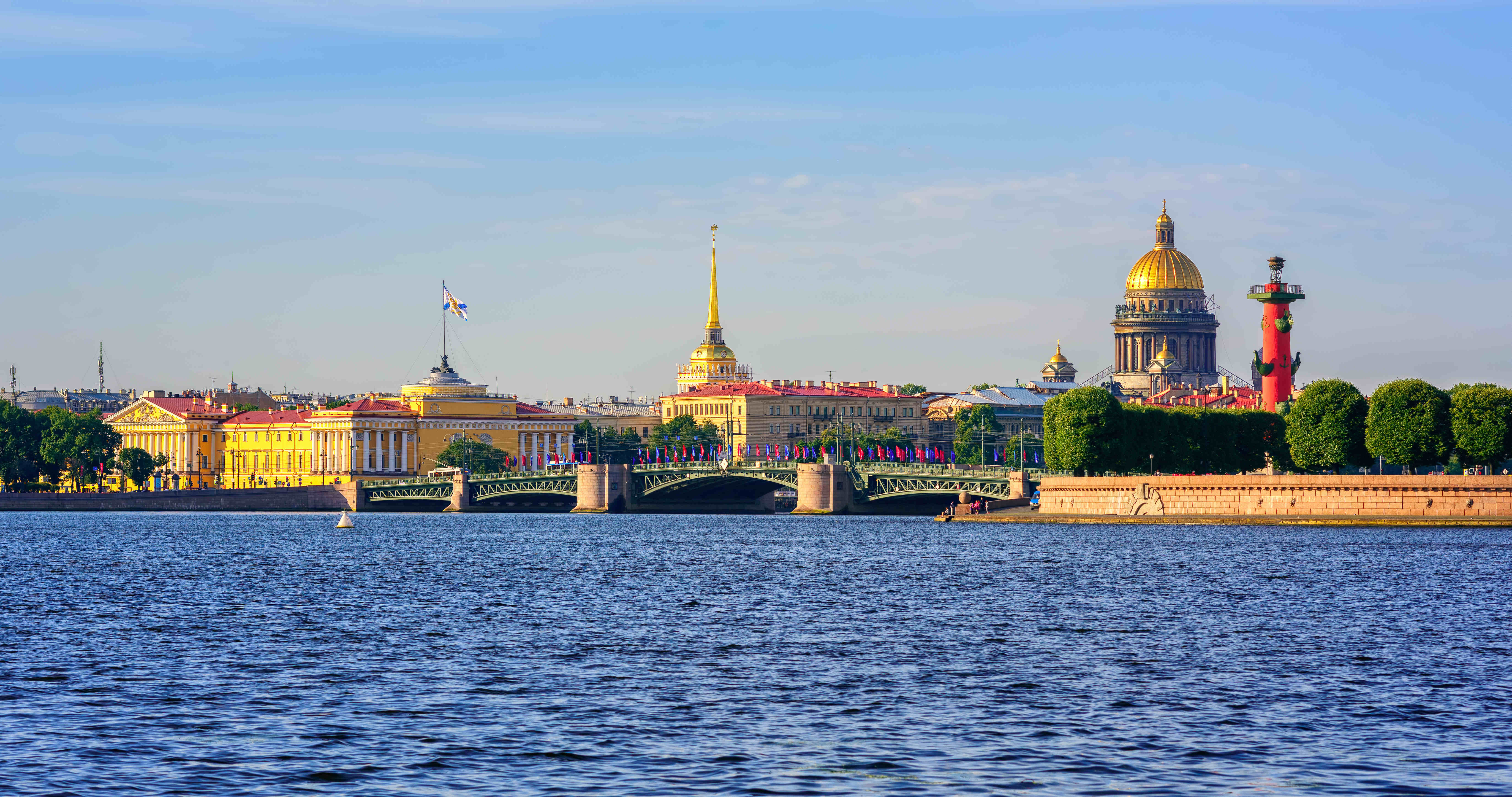 Два санкт петербурга. Санкт-Петербург Нева. Панорама Санкт-Петербурга. Панорама Невы с дворцового моста. Адмиралтейство в Санкт-Петербурге панорама.